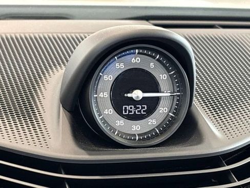 Used 2025 Porsche Taycan image 19