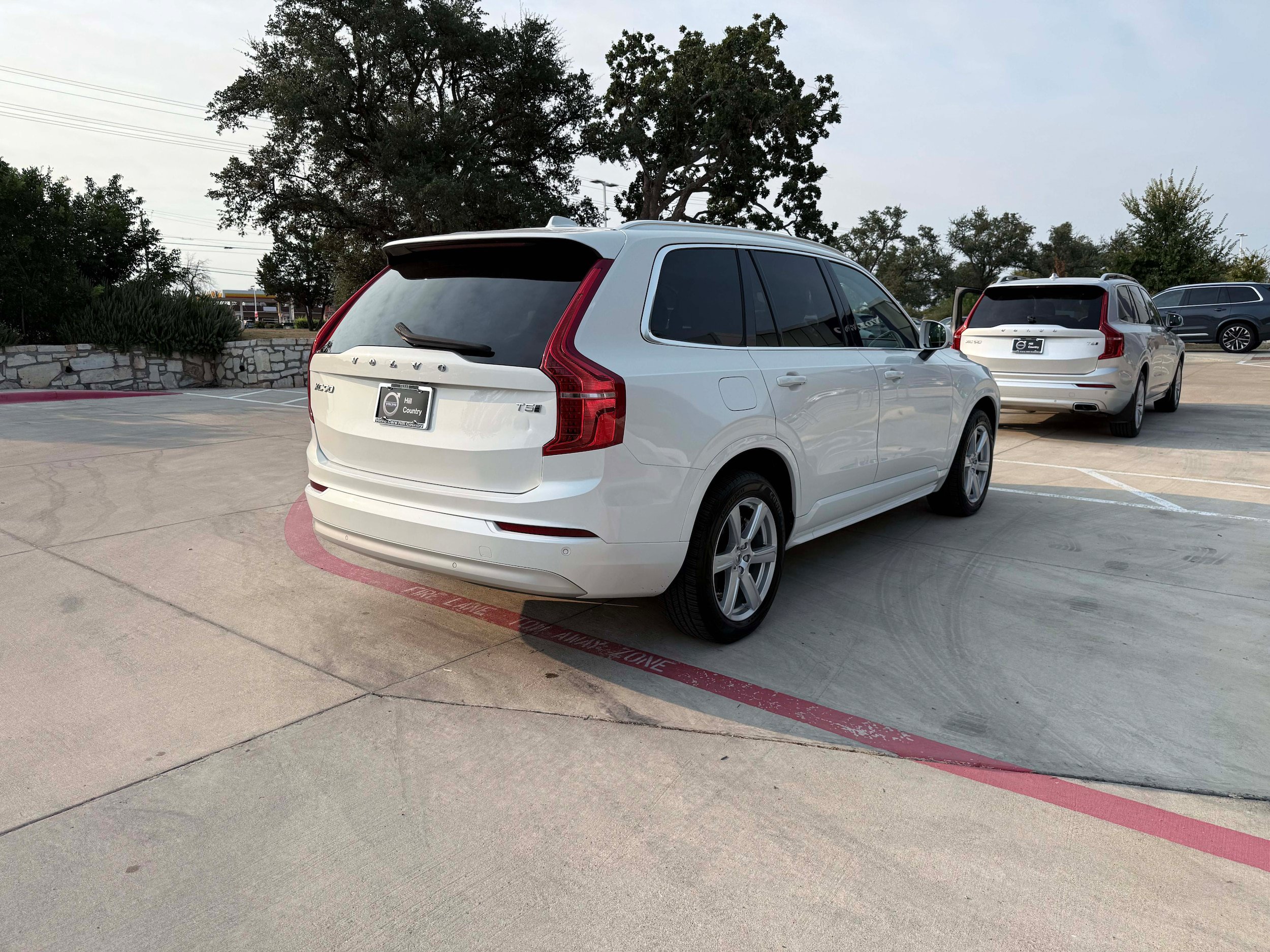 Used 2022 Volvo XC90 T5 Momentum AWD/4WD image 6