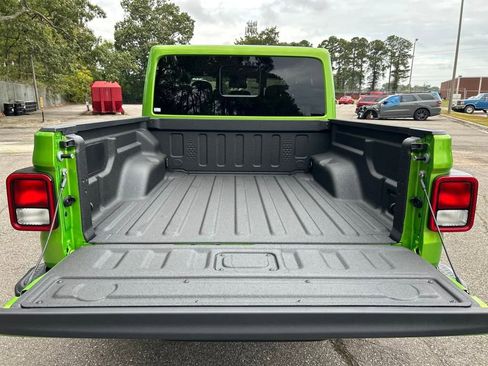 New 2025 Jeep Gladiator Sport image 26