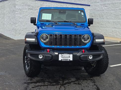 Used 2025 Jeep Wrangler Unlimited Rubicon AWD/4WD image 4