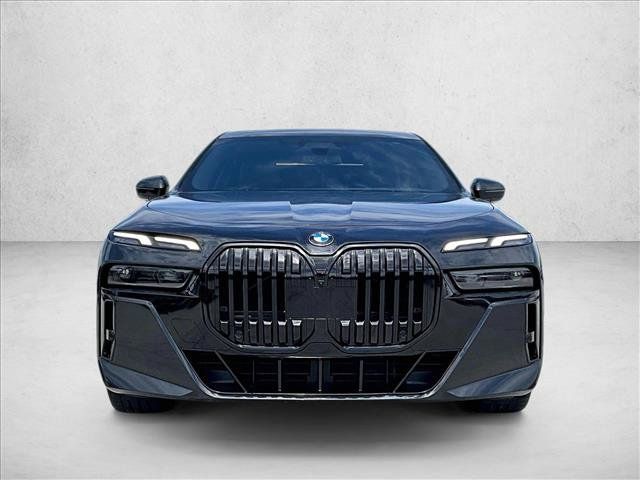 Used 2023 BMW 760i xDrive AWD/4WD image 3