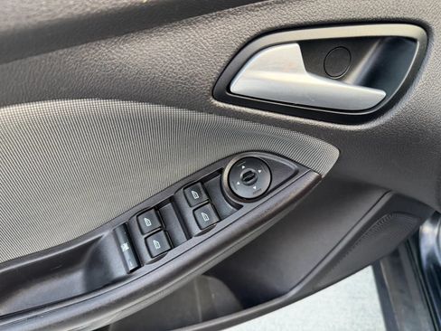 Used 2013 Ford Focus SE FWD image 35
