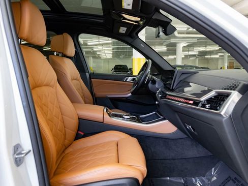 Used 2024 BMW X5 M60i image 32