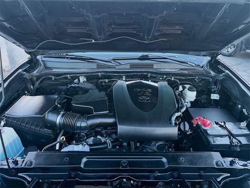 Used 2020 Toyota Tacoma TRD Sport w/ Technology Package image 28