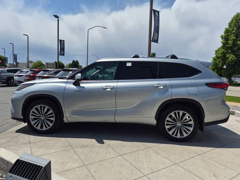 Used 2021 Toyota Highlander Platinum AWD/4WD image 8
