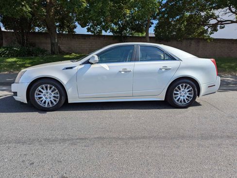 Used 2013 Cadillac CTS Luxury RWD image 2