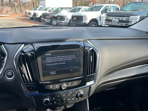 Used 2021 Chevrolet Traverse LT image 19