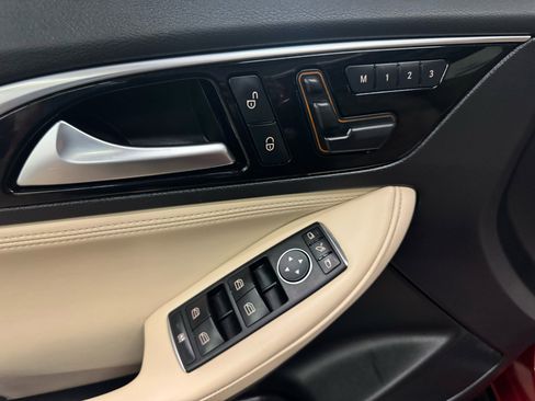 Used 2018 INFINITI QX30 Premium w/ Navigation Package image 16