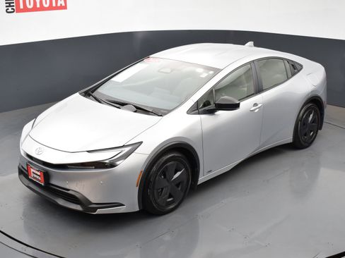 Used 2025 Toyota Prius LE image 23