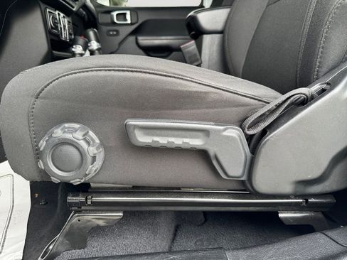 Used 2023 Jeep Gladiator Sport image 25