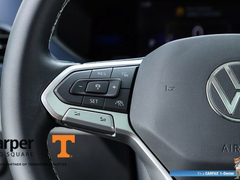 Used 2023 Volkswagen Taos SE w/ Panoramic Sunroof Package FWD image 58