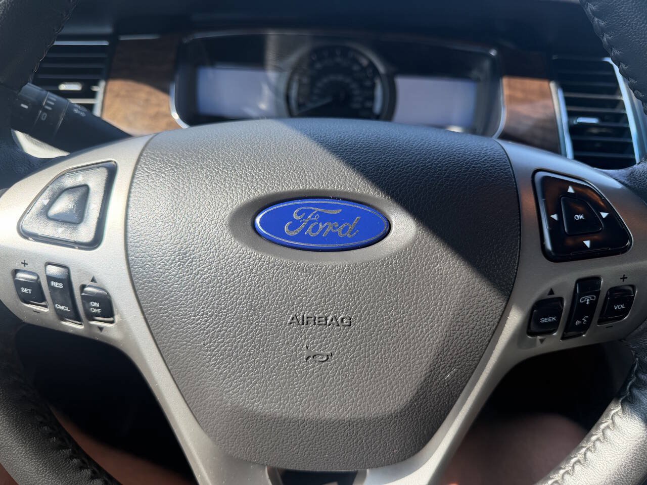 Used 2014 Ford Taurus Limited FWD image 19