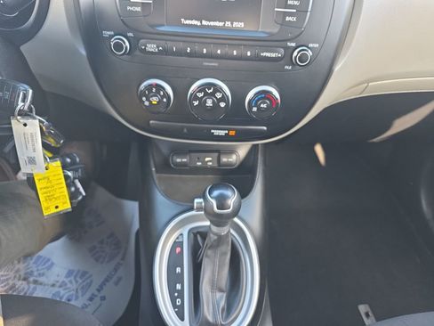 Used 2017 Kia Soul image 11