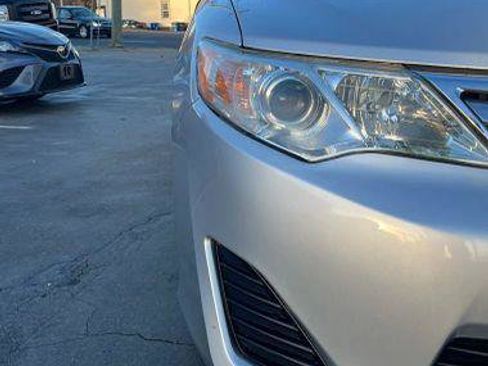 Used 2012 Toyota Camry L image 10