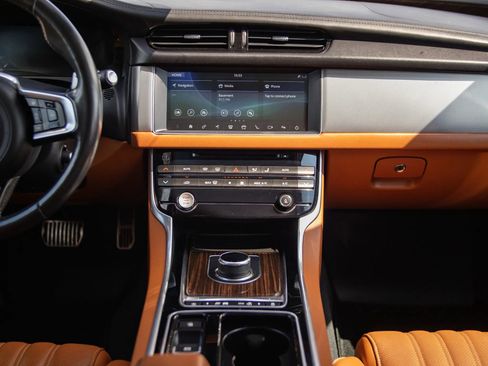 Used 2018 Jaguar XF Portfolio AWD/4WD image 31