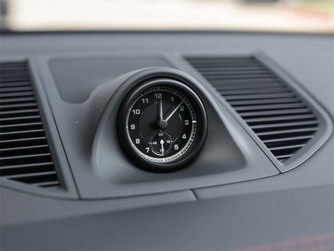 Certified 2025 Porsche Macan image 23