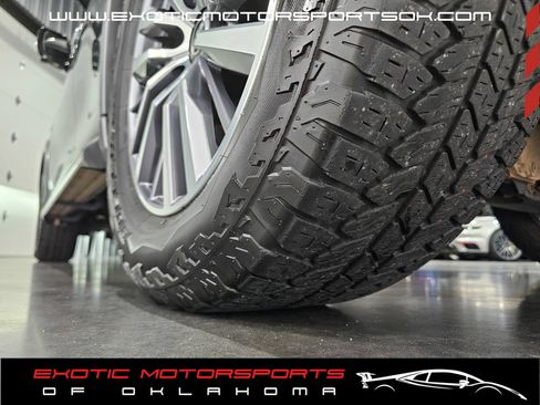 Used 2022 Nissan Armada SL w/ Captain's Chairs Package AWD/4WD image 42