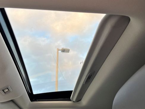 Used 2017 Nissan Pathfinder Platinum image 22