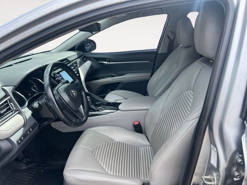 Used 2019 Toyota Camry SE FWD image 9