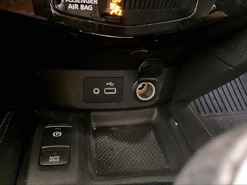 Used 2019 Nissan Rogue SL image 16