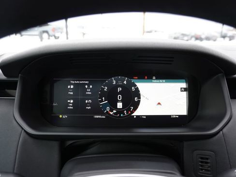 Used 2024 Land Rover Discovery S image 15