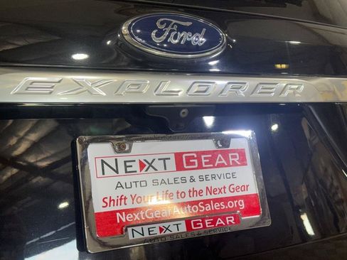 Used 2016 Ford Explorer Platinum AWD/4WD image 38