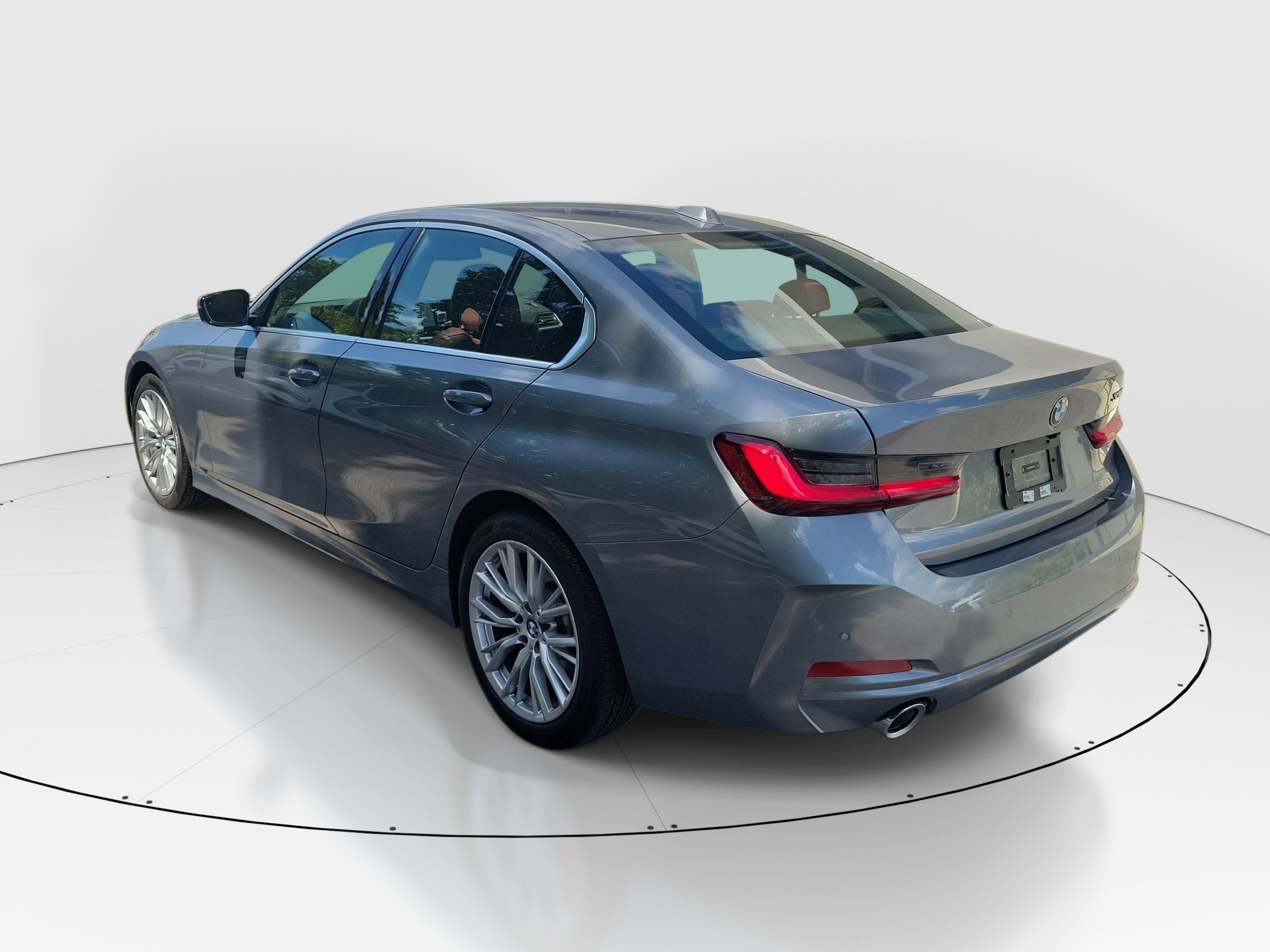 Used 2024 BMW 330i Sedan w/ Convenience Package RWD image 4