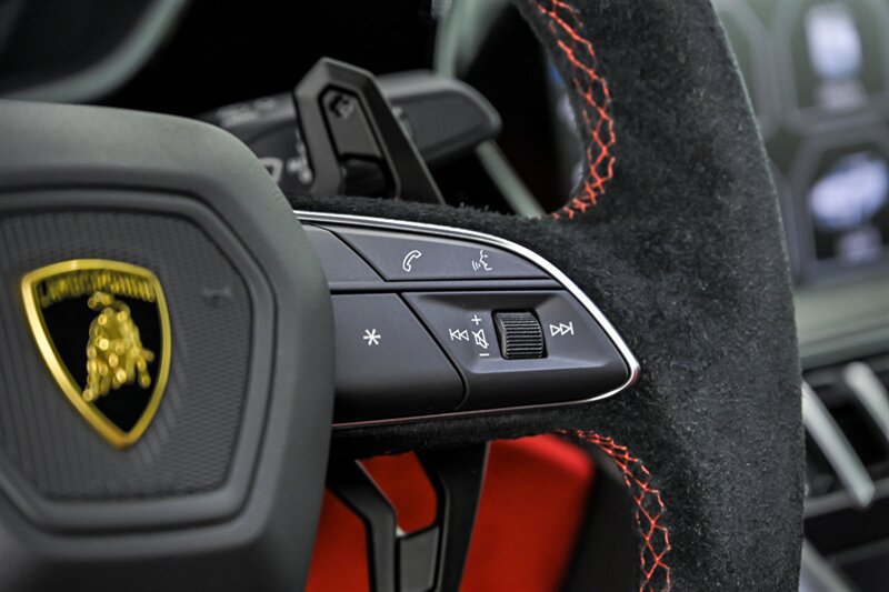 Used 2021 Lamborghini Urus AWD/4WD image 22