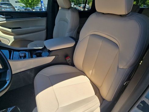 New 2026 Jeep Grand Cherokee Limited AWD/4WD image 16