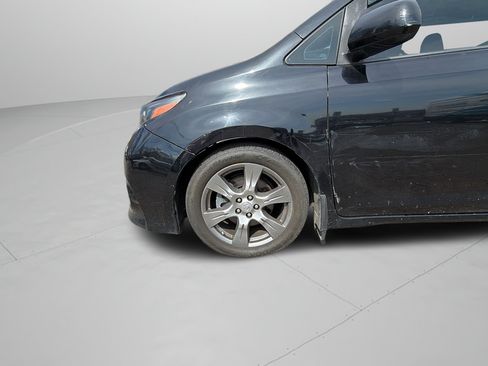 Used 2017 Toyota Sienna SE Premium FWD image 32