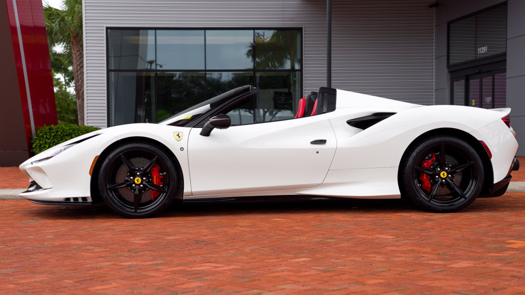 Used 2022 Ferrari F8 Tributo RWD image 4