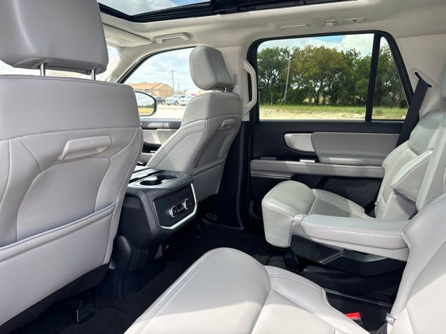 Used 2025 Ford Expedition Active AWD/4WD image 24