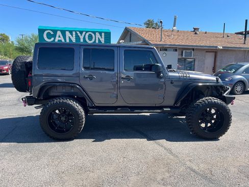 Used 2014 Jeep Wrangler Unlimited Sahara w/ Connectivity Group AWD/4WD image 3