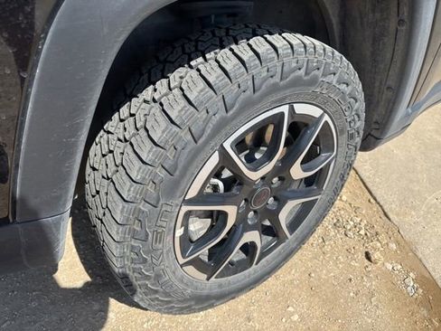 Used 2025 Jeep Compass Trailhawk image 22