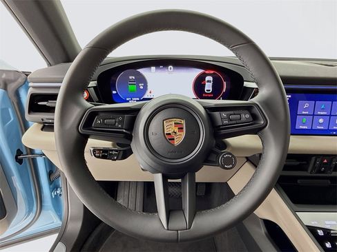 Used 2025 Porsche Macan 4 Electric image 15