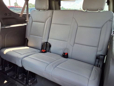 Used 2024 Chevrolet Suburban Z71 w/ Luxury Package AWD/4WD image 17