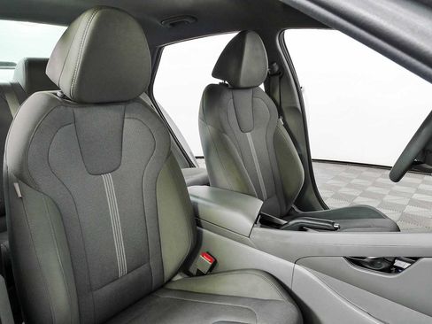 Used 2025 Hyundai Elantra SE FWD image 20