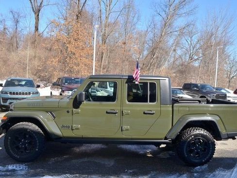 Used 2021 Jeep Gladiator Willys image 5