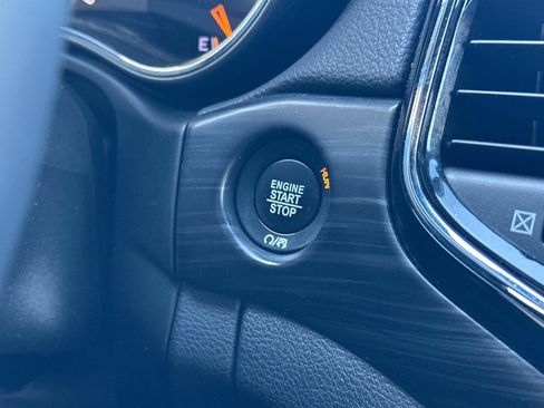 Used 2019 Jeep Grand Cherokee Altitude AWD/4WD image 22