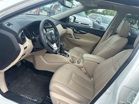 Used 2019 Nissan Rogue SL w/ Premium Package AWD/4WD image 14