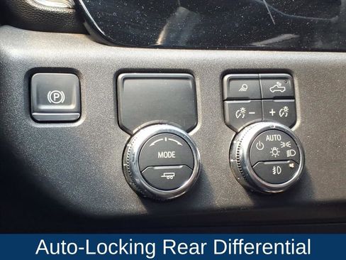 Used 2025 GMC Sierra 1500 SLT image 18