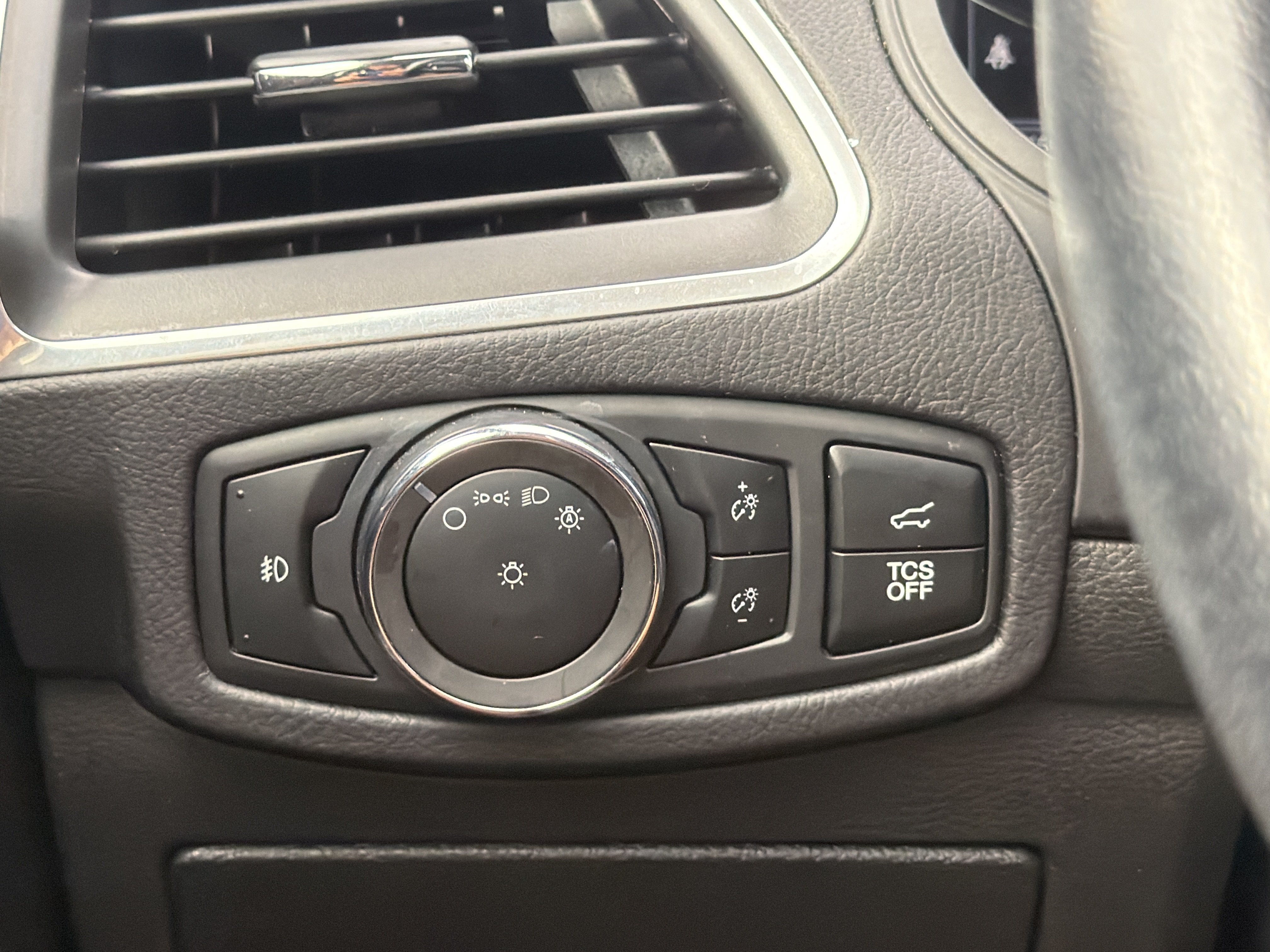 Used 2024 Ford Edge Titanium AWD/4WD image 27