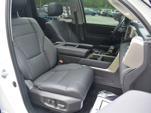 Used 2024 Toyota Tundra Limited AWD/4WD image 20