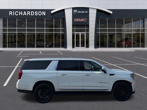 Used 2022 GMC Yukon XL Denali AWD/4WD image 7
