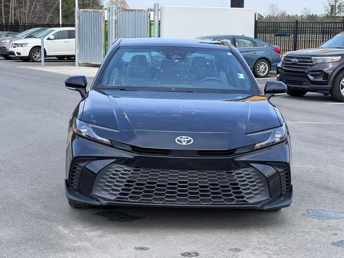 Used 2025 Toyota Camry SE image 11