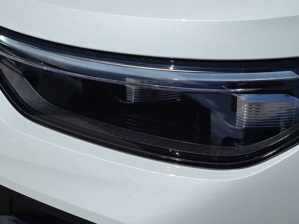 New 2026 Volkswagen Tiguan SE R-Line FWD image 7