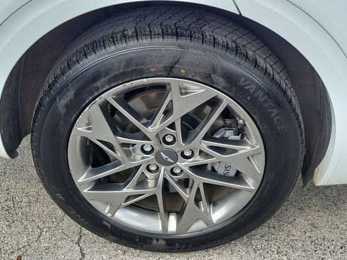 Used 2025 Genesis GV70 2.5T AWD/4WD image 9