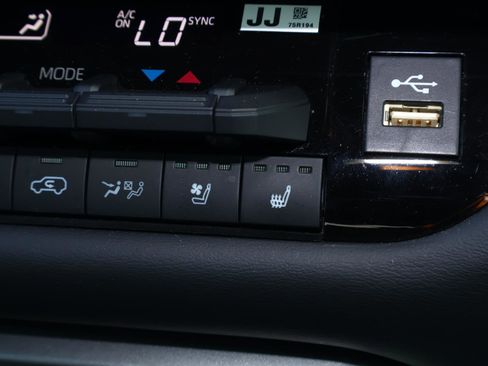 Used 2024 Toyota Sequoia Platinum image 31