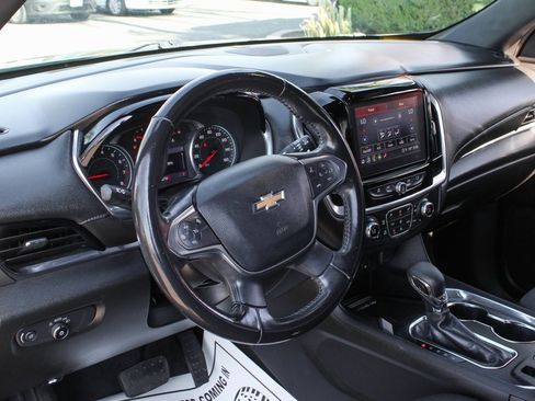 Used 2022 Chevrolet Traverse LT image 19