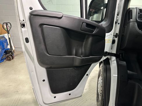 Used 2025 RAM ProMaster 2500 w/ Convenience Group FWD image 18